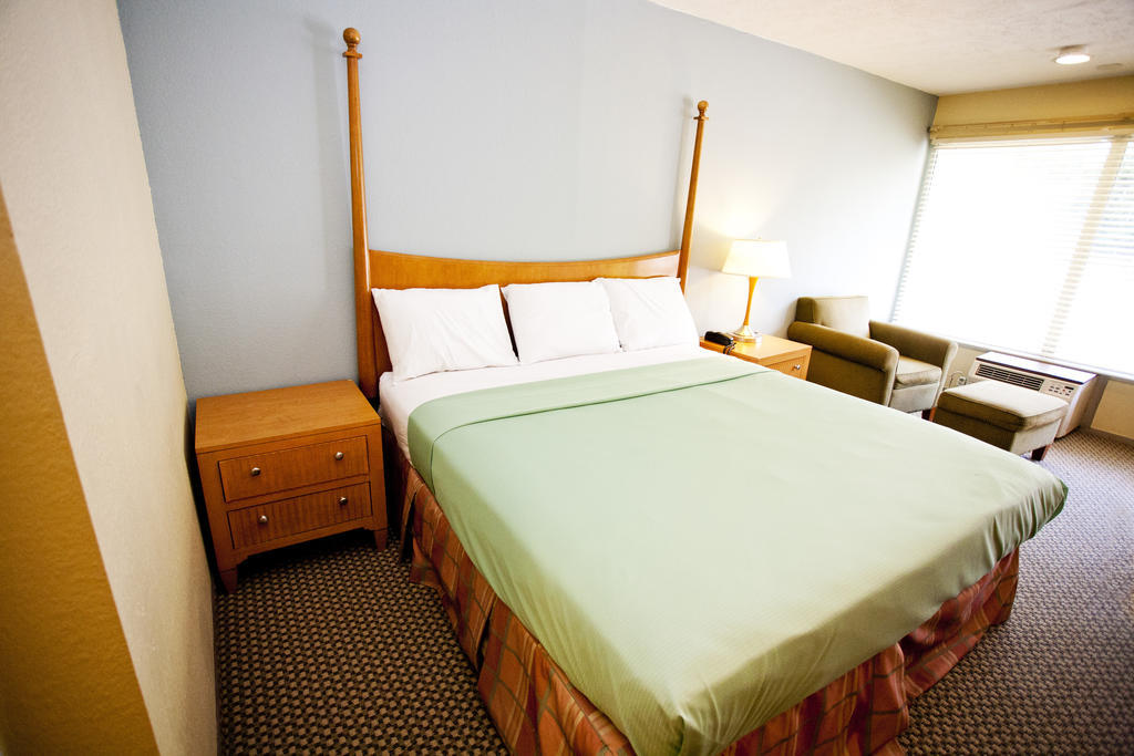 Star City Inn And Suites Grove City Rom bilde