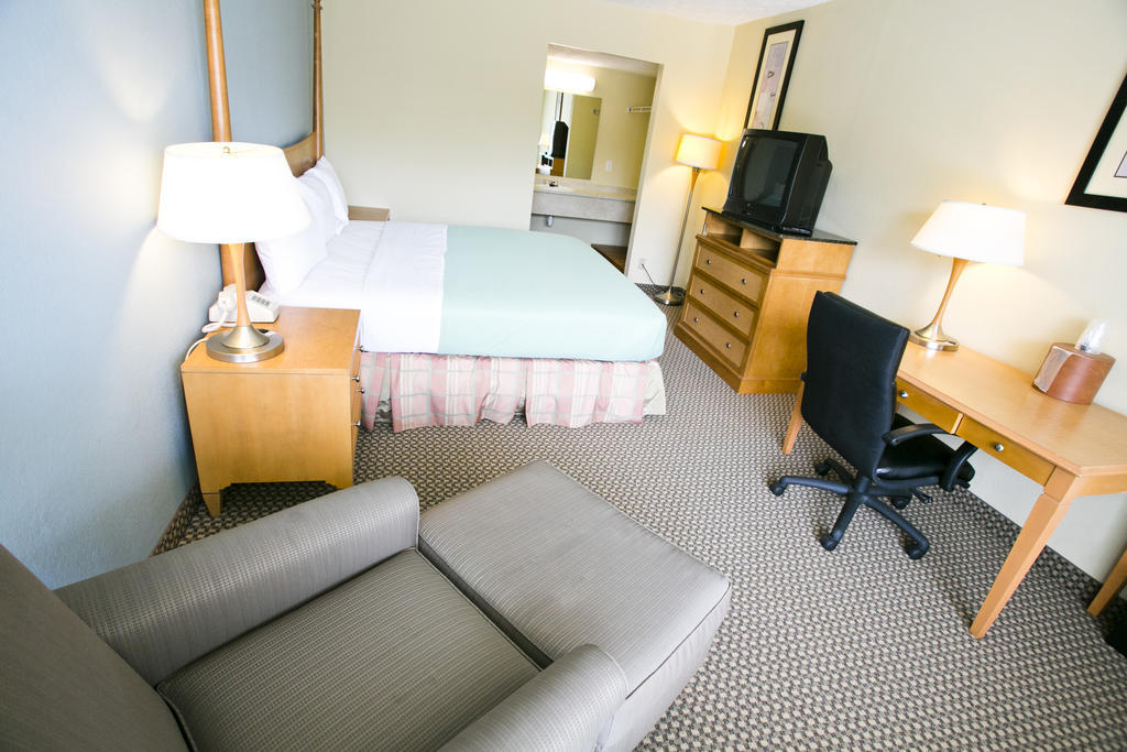 Star City Inn And Suites Grove City Rom bilde